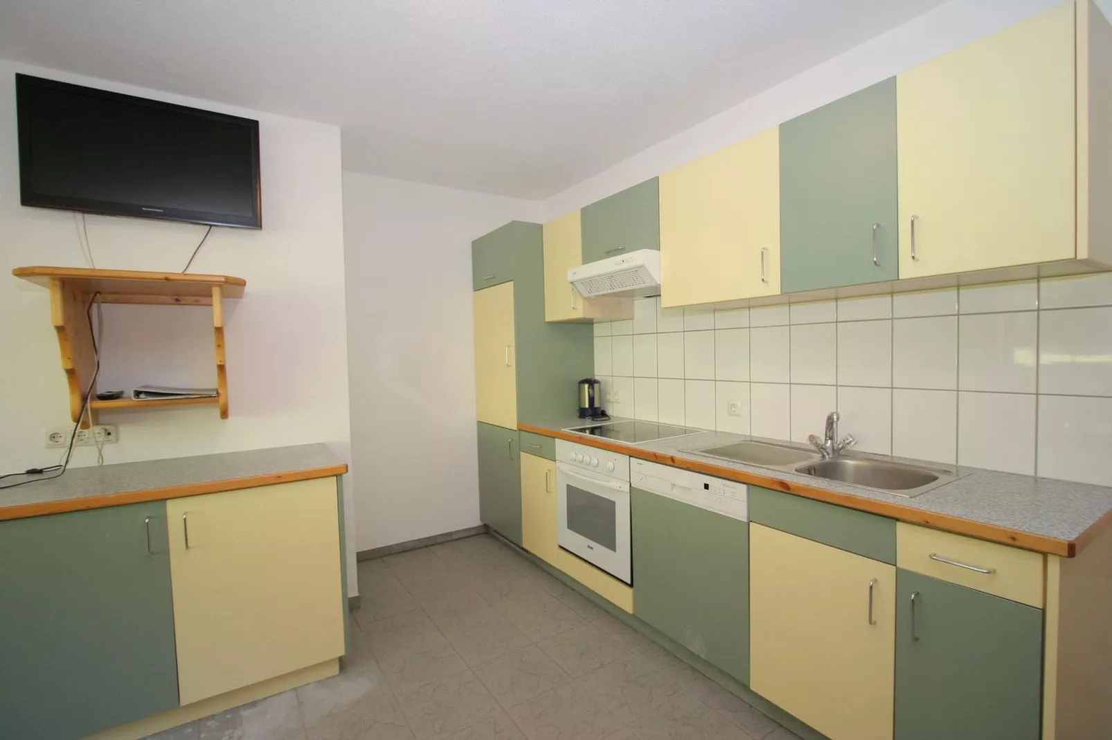 Karin Oben 10PAX-Kitchen