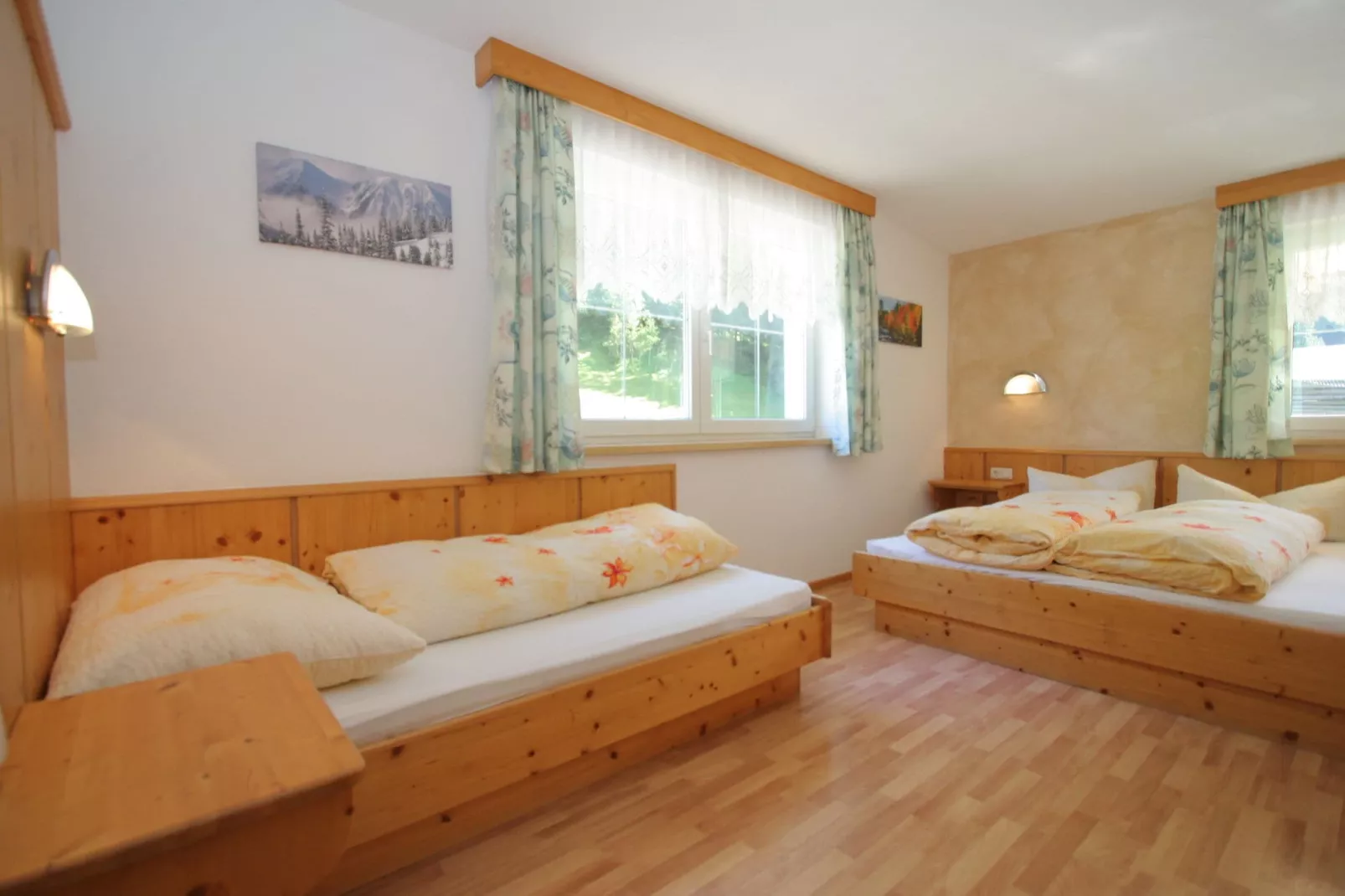 Karin Oben 10PAX-Bedroom