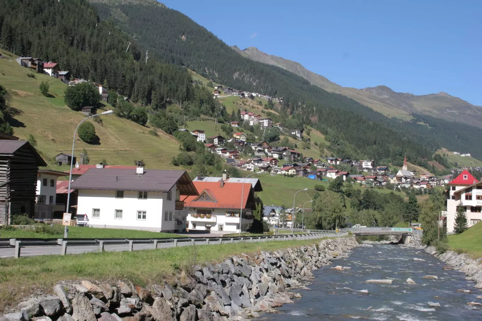 Karin Oben 10PAX-Exterior summer