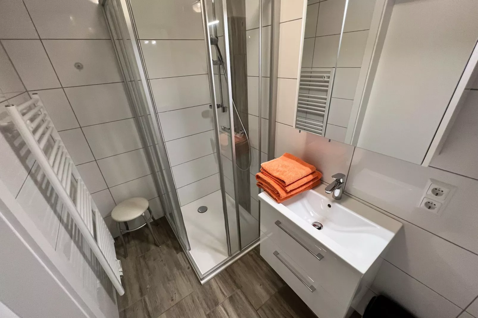 Blasge Zimmer 25m²-Bathroom