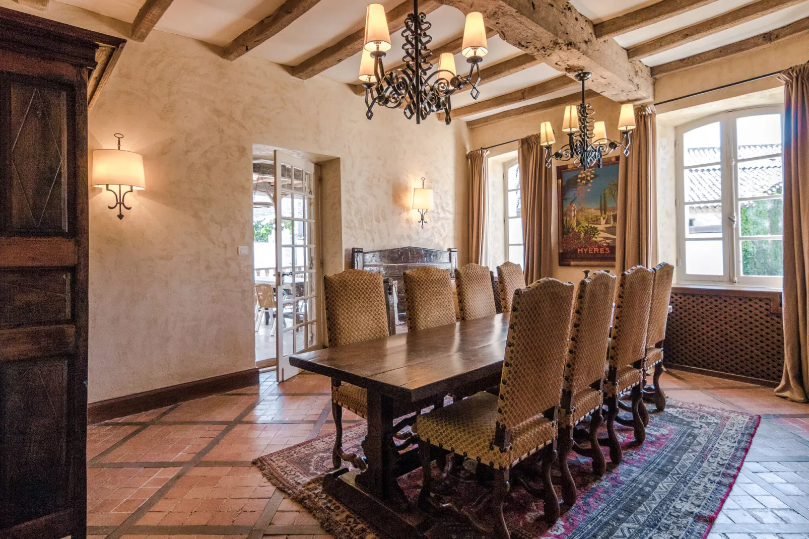 Manoir de la Baronie 16P-Dining room