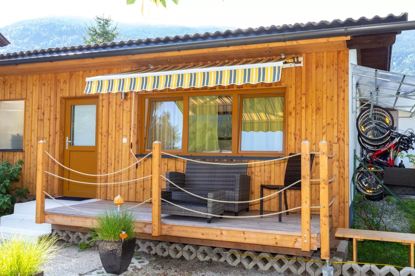 Blasge Bungalow 1-Terrassenbalkon