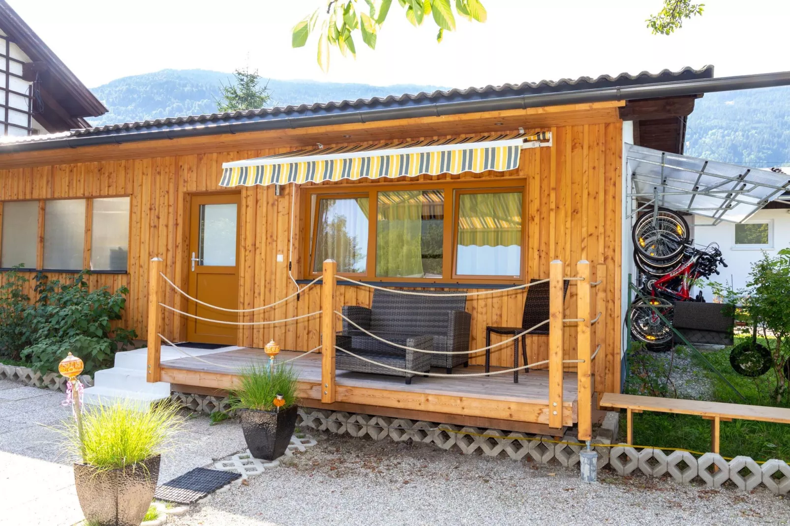 Blasge Bungalow 1-Außenbereich Sommer