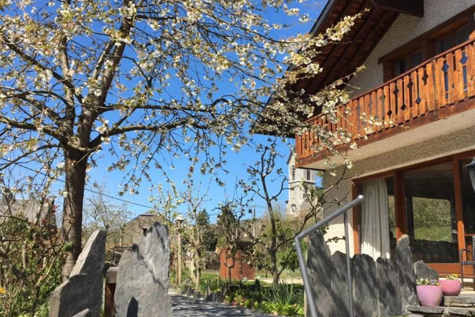Leora Cocoon-Exterior summer