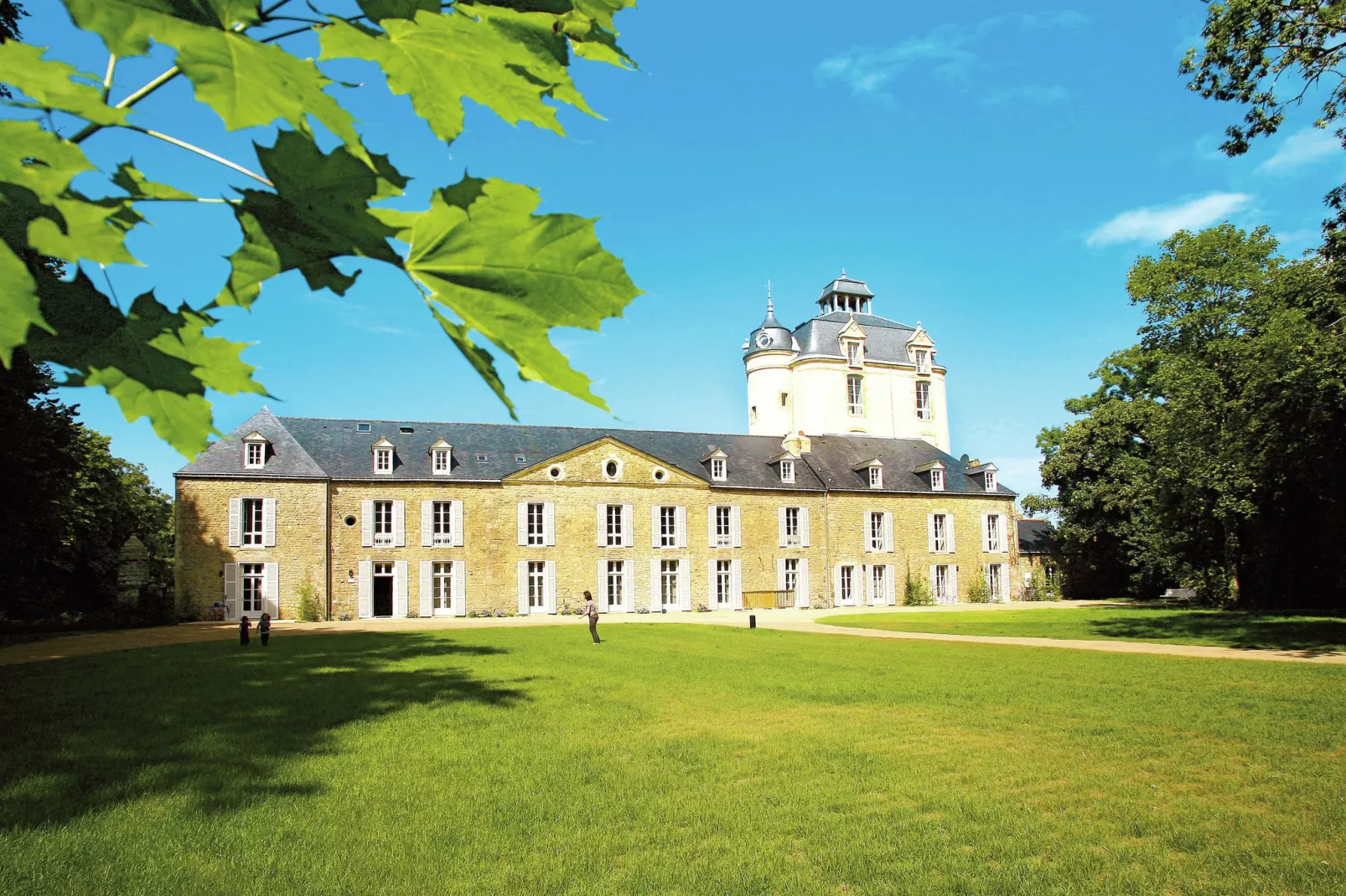Le Château de Keravéon 1-Exterior summer
