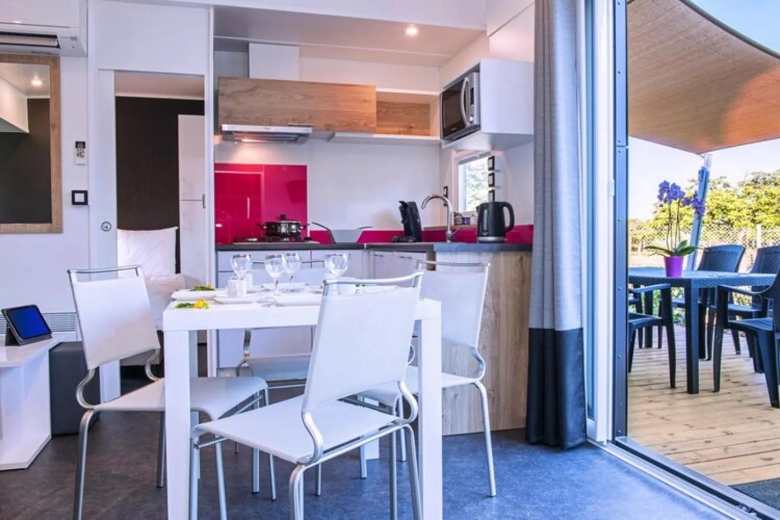 Mobile Homes Domaine Les Mûriers Vendres-Plage // Cottage VIP 2ch 4 pers climatisé - TUI-Kitchen