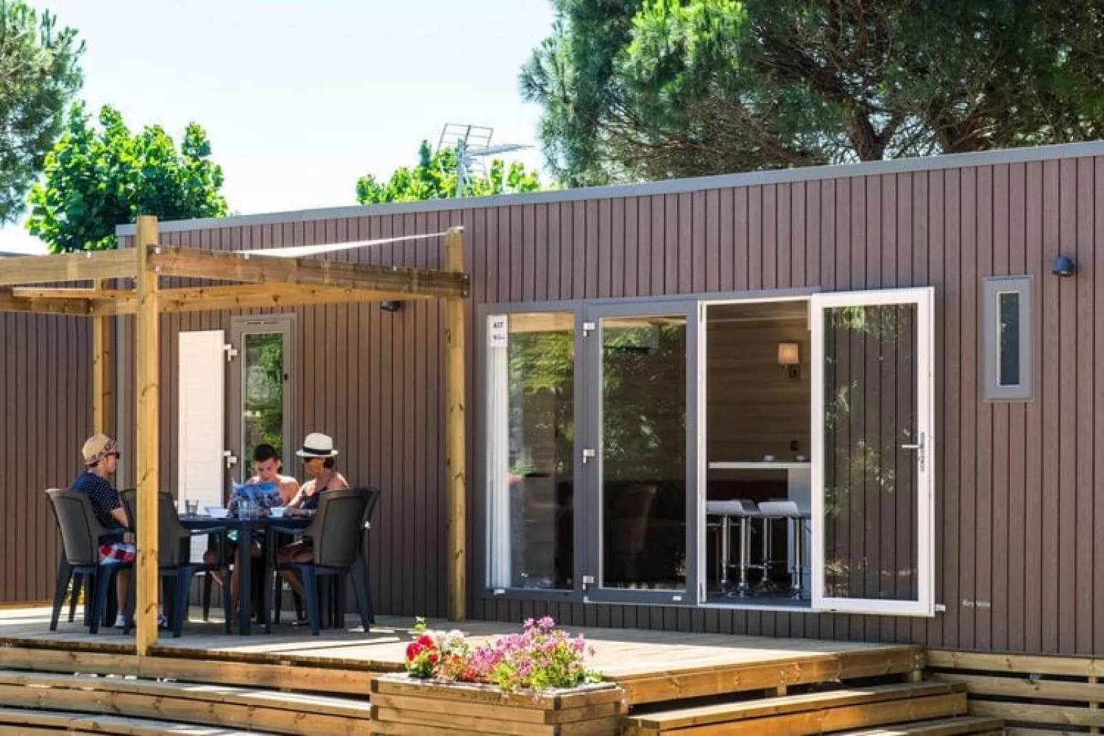 Mobile Homes Domaine Les Mûriers Vendres-Plage // Cottage VIP 2ch 4 pers climatisé - TUI-Exterior summer