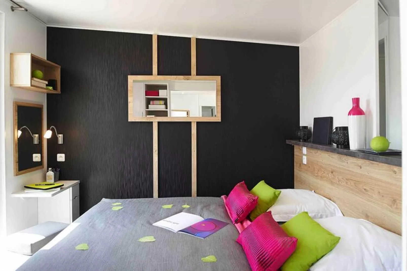Mobile Homes Domaine Les Mûriers Vendres-Plage // Cottage VIP 3ch 6 pers climatisé-Bedroom