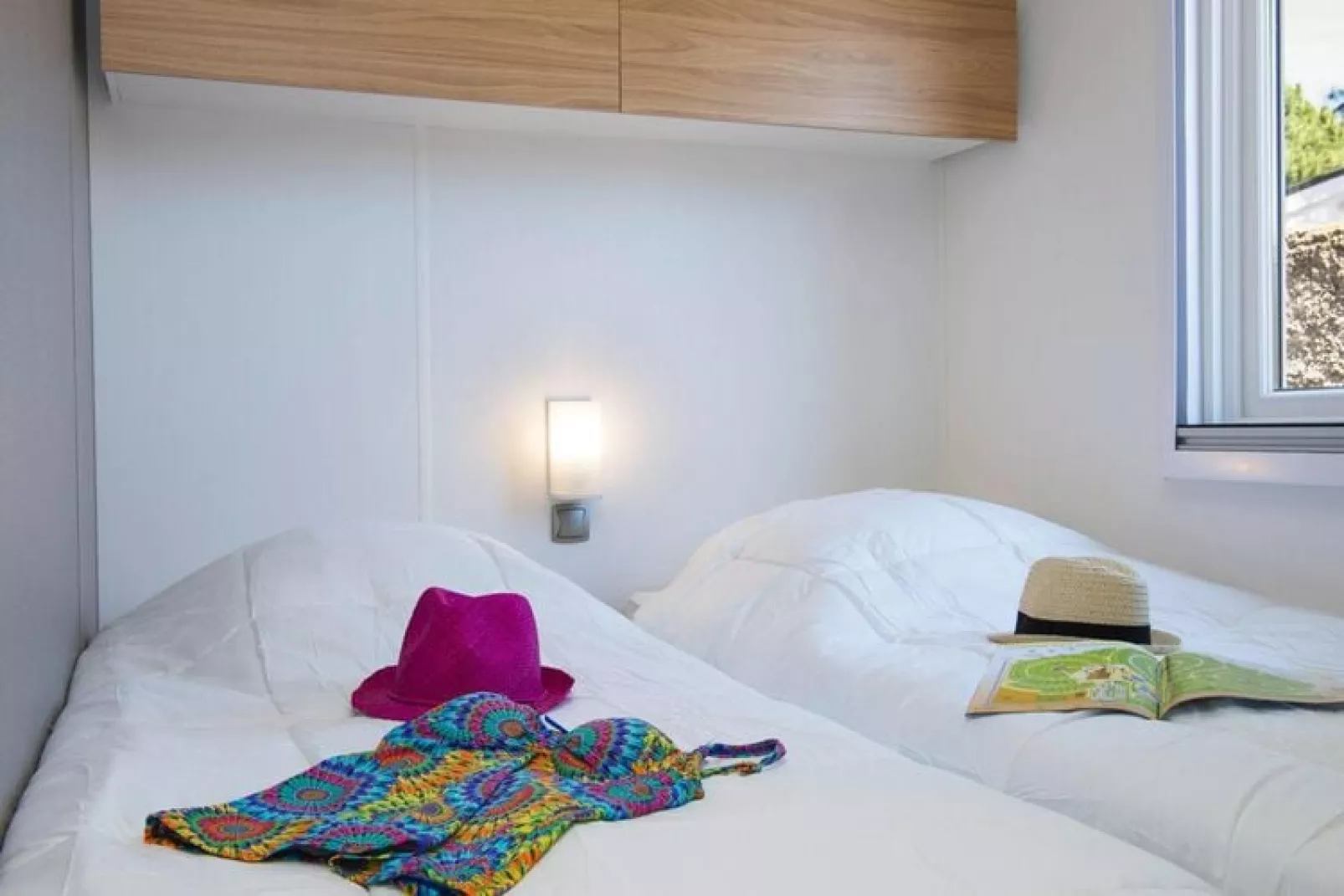 Mobile Homes Domaine Les Mûriers Vendres-Plage // Cottage VIP 3ch 6 pers climatisé-Bedroom