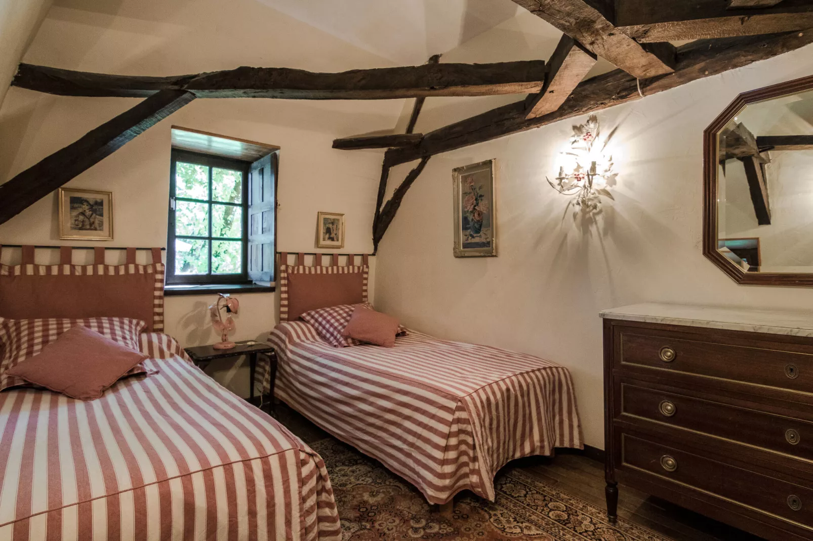 Manoir de la Baronie 16P-Bedroom