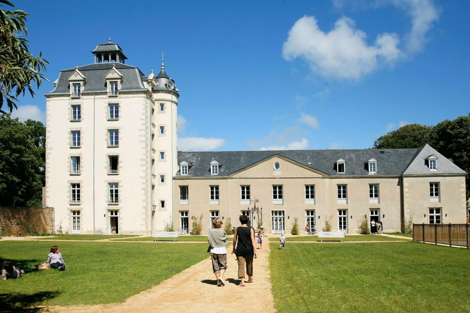 Le Château de Keravéon 3-Exterior summer