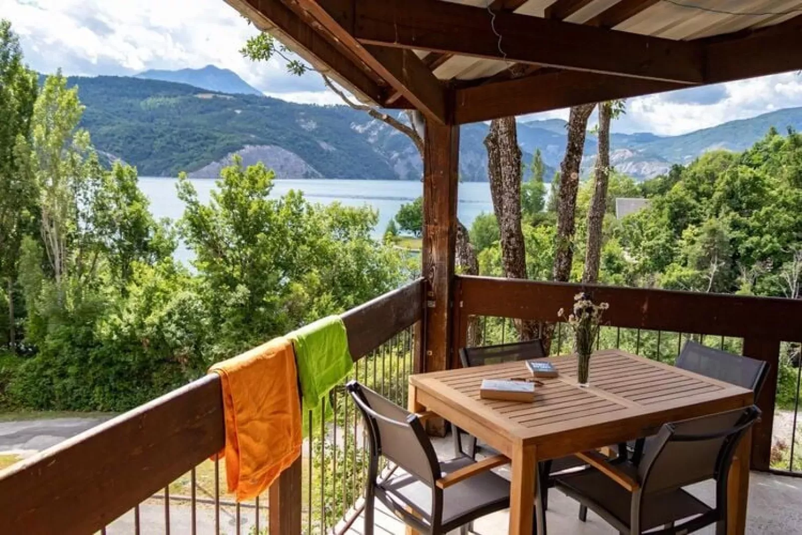 Domaine de l'Ecrin du Lac Chorges Mobile Homes - Chalet 36 qm 6 pers-Terrassenbalkon