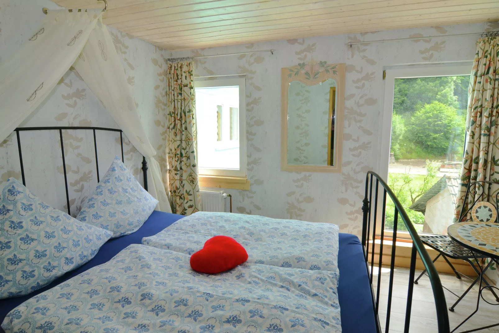 Grand Chalet am Bergflüsschen-Bedroom