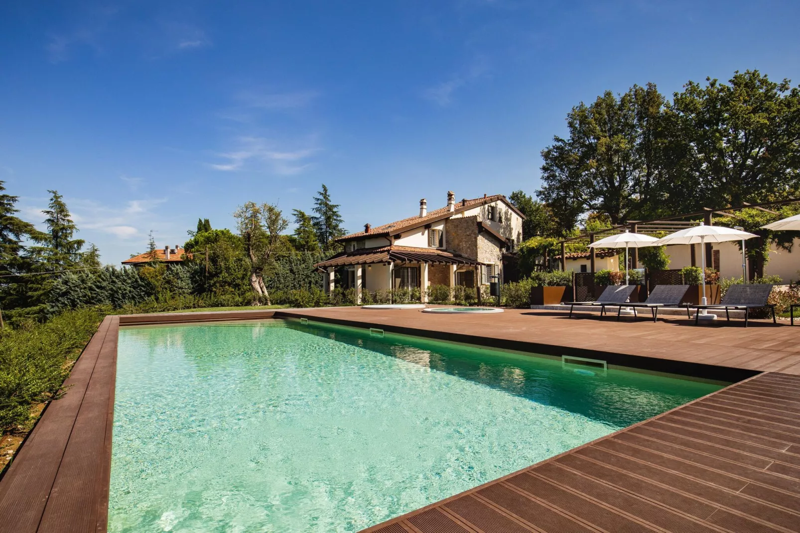 La Pergola-Swimming pool