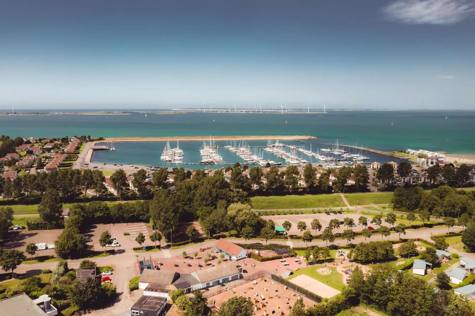 Vakantiepark Beach Resort 6-Areas summer 5km