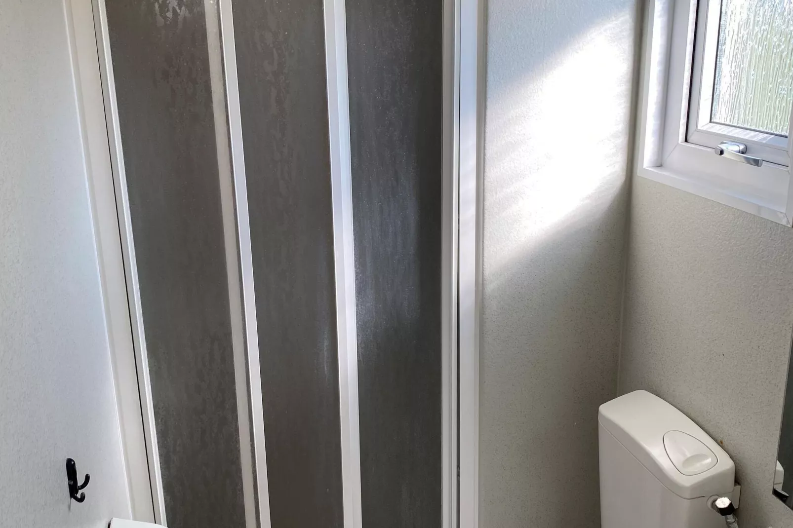 Recreatiepark Duinhoeve 1-Bathroom