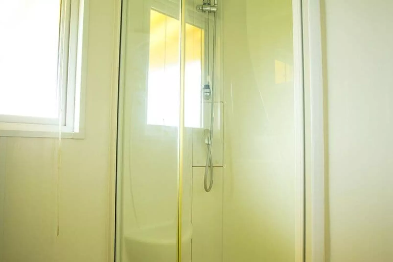 Recreatiepark Duinhoeve 4-Bathroom