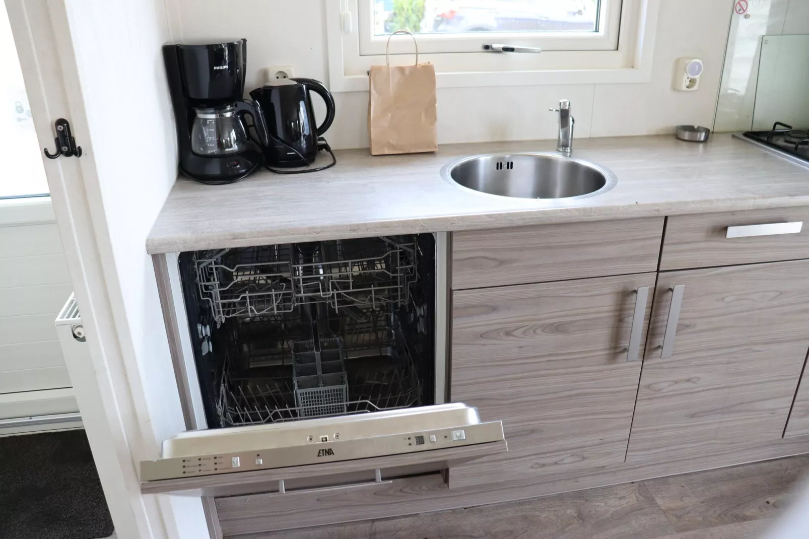 Recreatiepark Duinhoeve 15-Kitchen