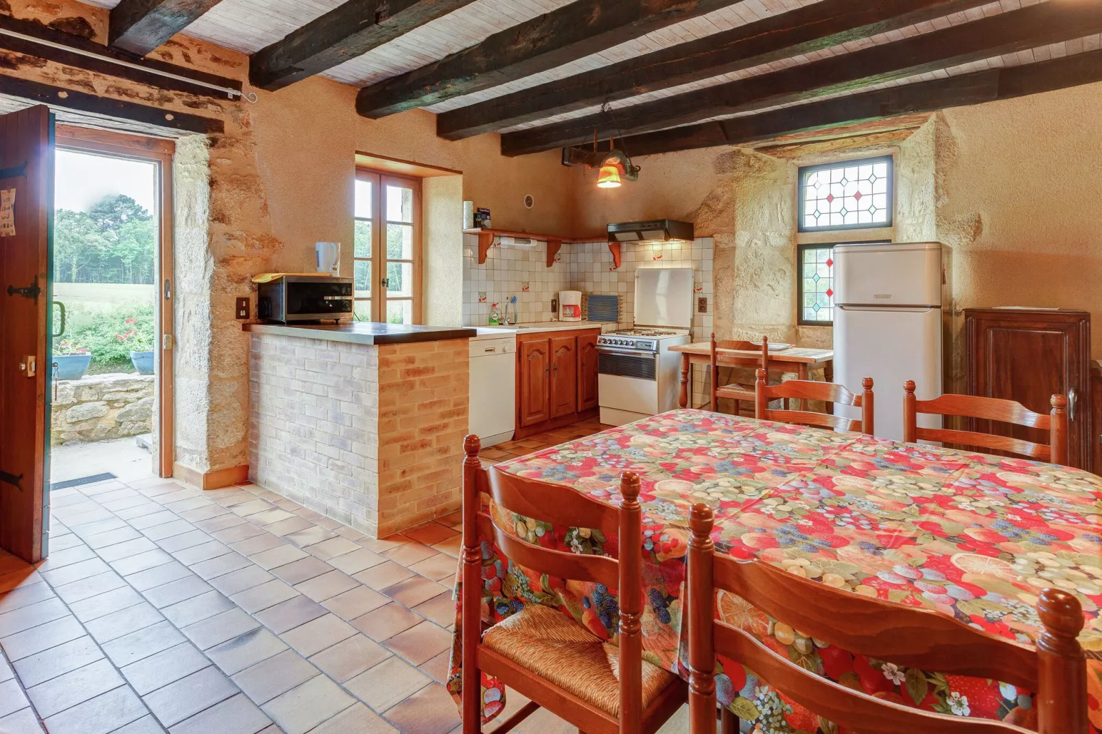 Maison de vacances Besse Le Moulinal Bas-Dining room