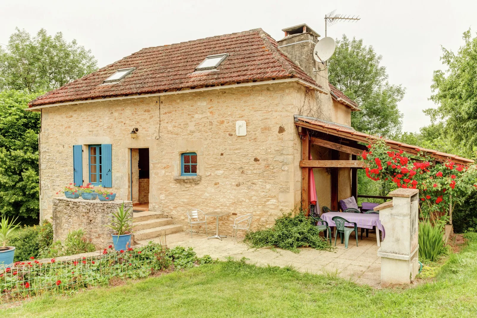 Maison de vacances Besse Le Moulinal Bas-Exterior summer
