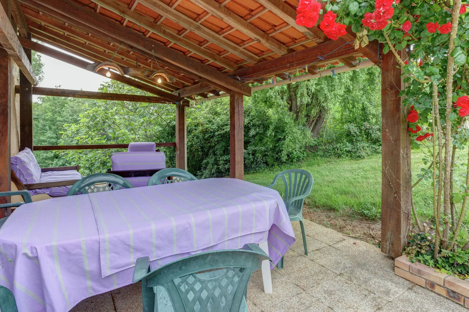 Maison de vacances Besse Le Moulinal Bas-Terrace balcony