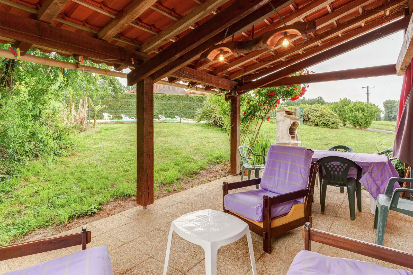 Maison de vacances Besse Le Moulinal Bas-Terrace balcony