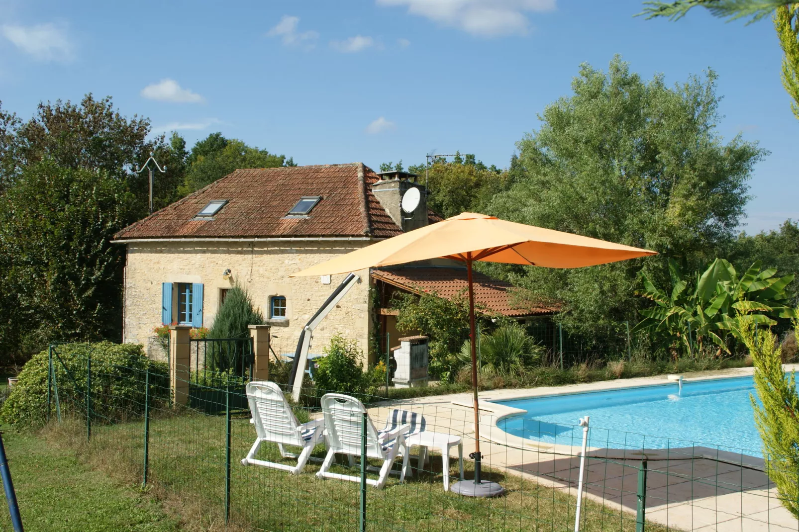 Maison de vacances Besse Le Moulinal Bas-Exterior summer