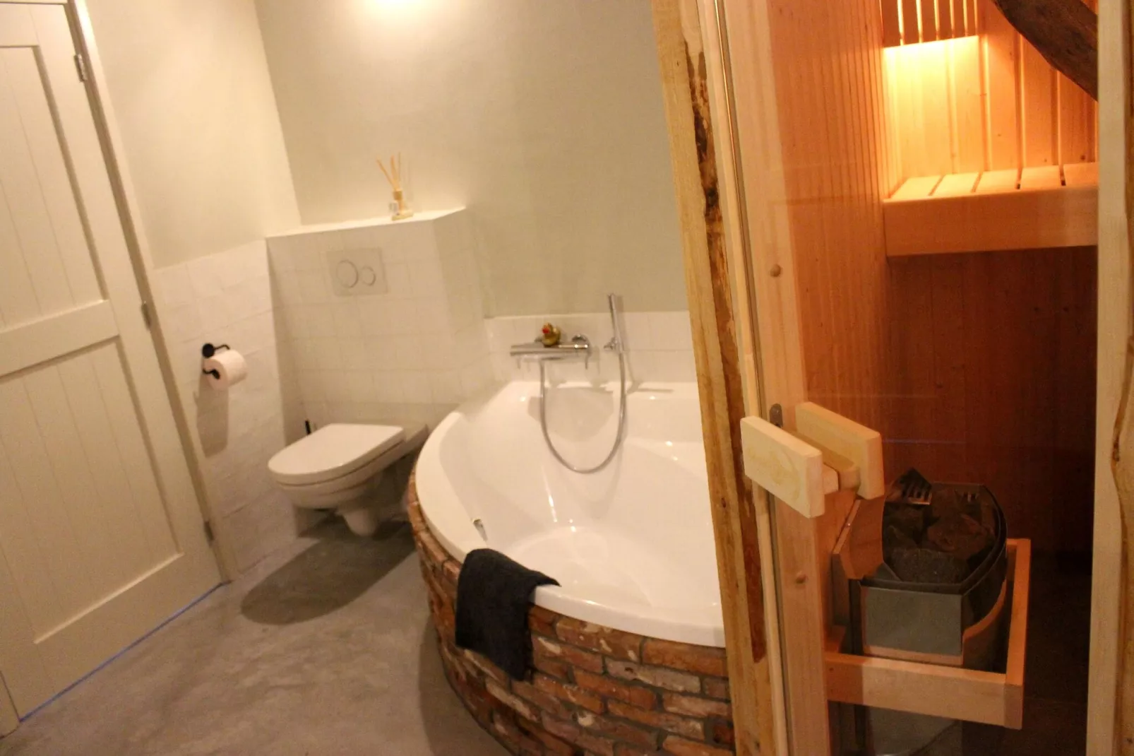 Woonboerderij in Staphorst voor 6 personen-Bathroom