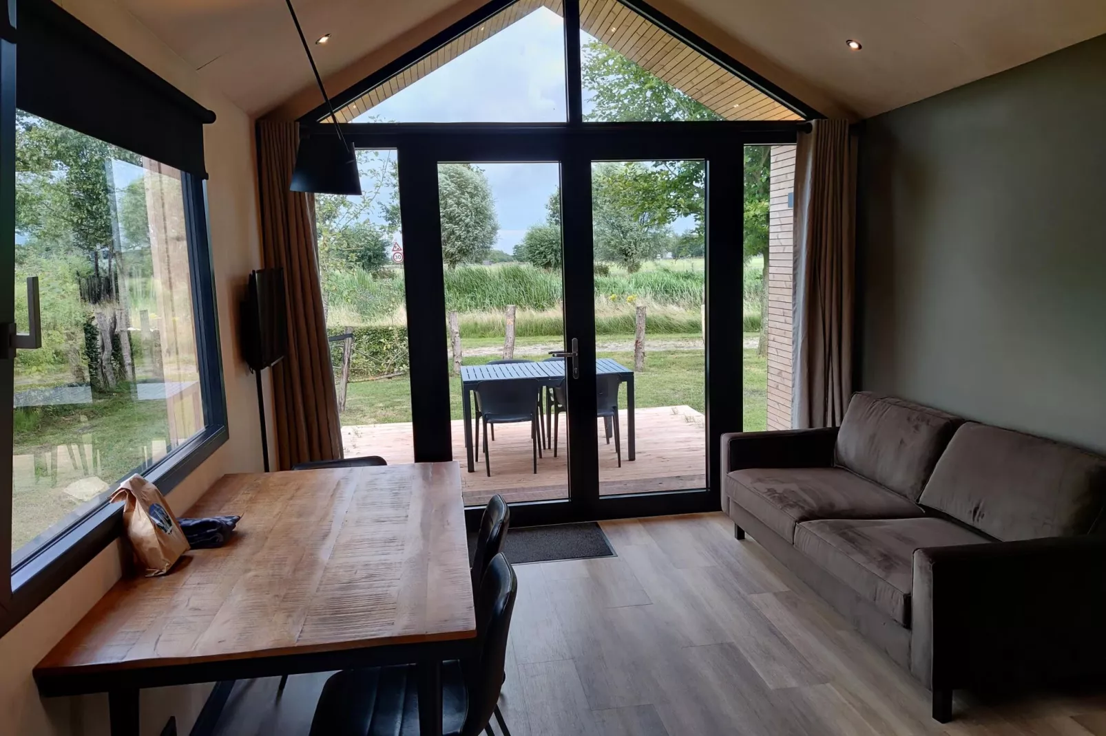 Vakantiepark Eigen Wijze 12-Living room