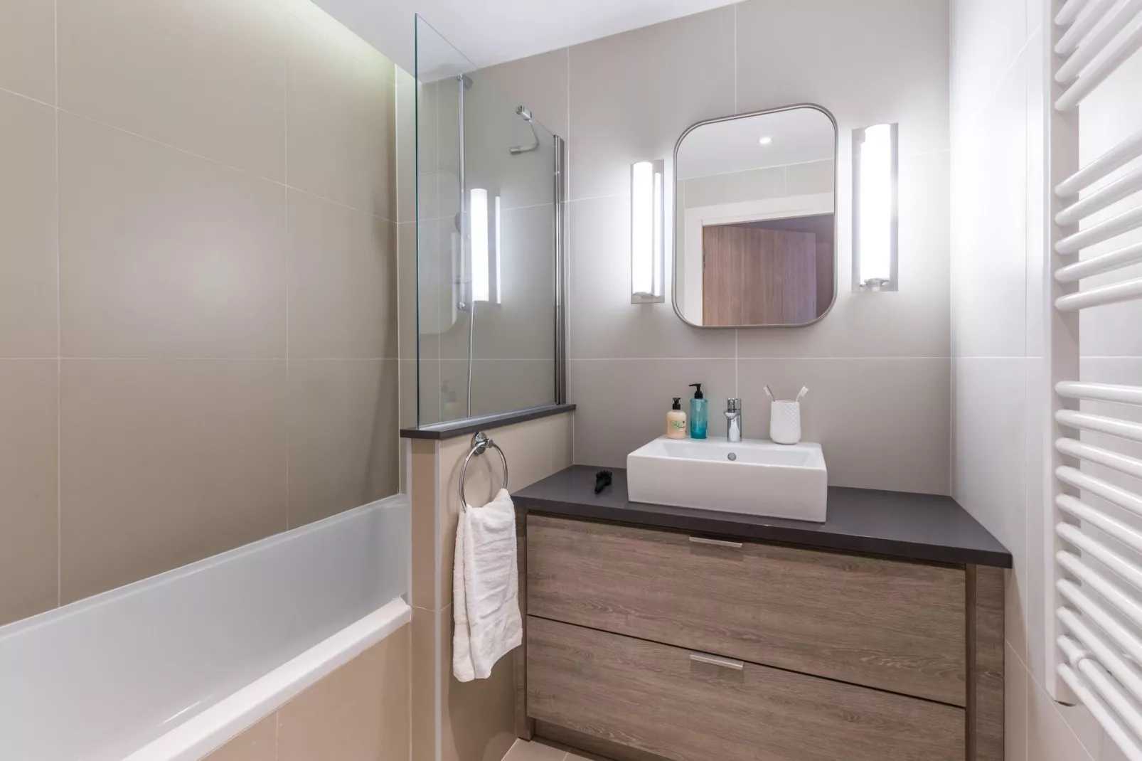 Residence Presqu'Ile de la Touques Deauville - 36 Standard Apt 6 p - 2 bedrooms - terrace or balcony-Bathroom
