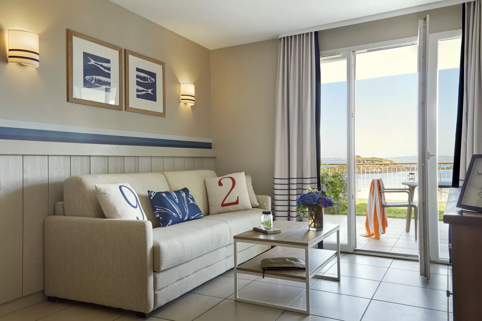 Residence Le Coteau et la Mer Tréboul // 25 Standard - Apt 4 people - 1 bedroom-Living room