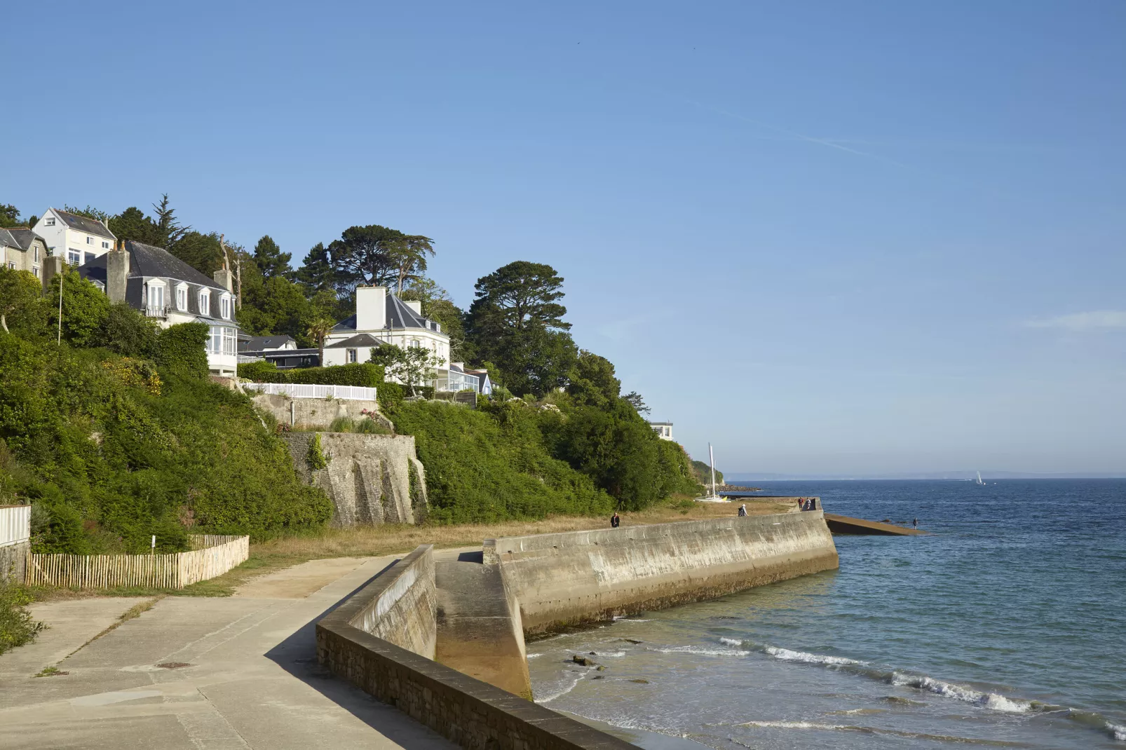 Residence Le Coteau et la Mer Tréboul // 25 Standard - Apt 4 people - 1 bedroom-Areas summer 1km