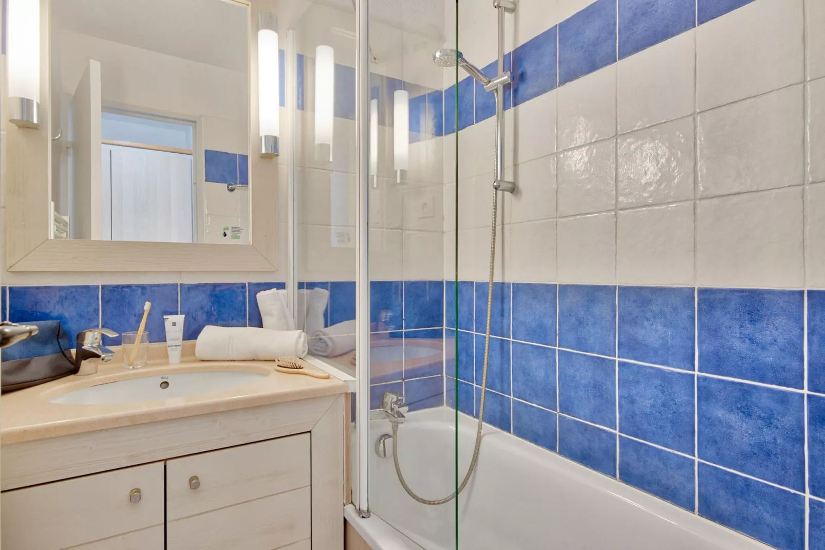 Residence La Pinède, Hyères-A5 Standard - Apt. 5 p. - 1 bedroom-Bathroom