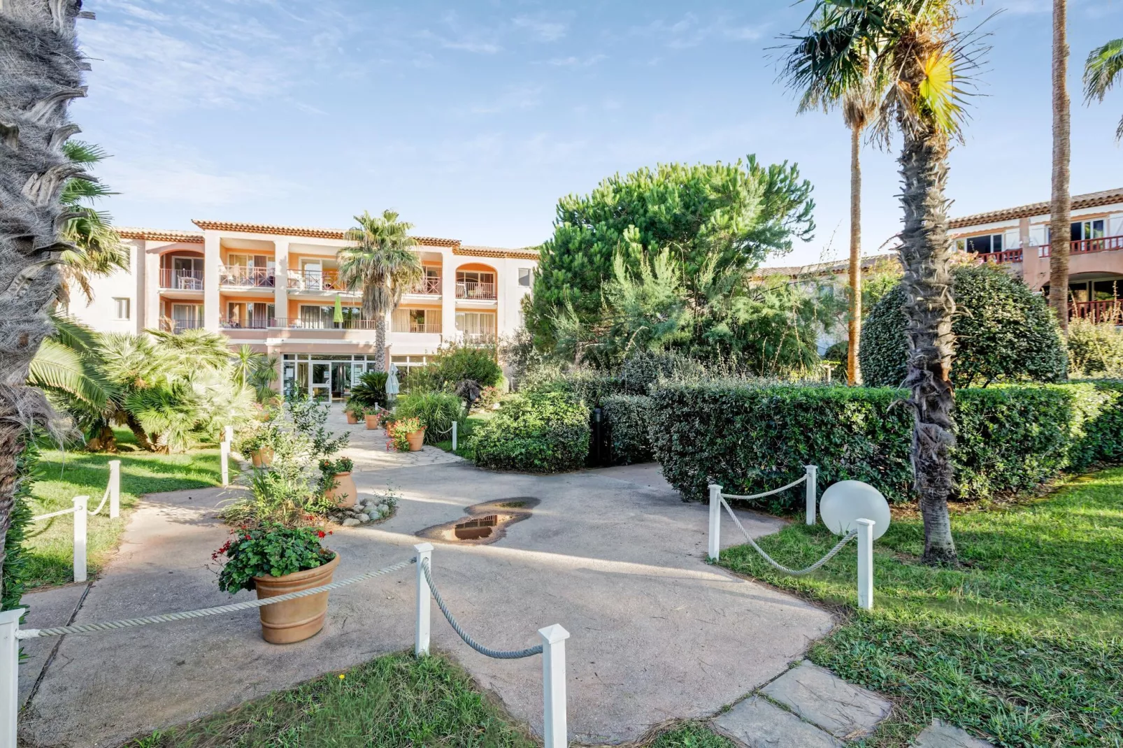 Residence La Pinède, Hyères-A5 Standard - Apt. 5 p. - 1 bedroom-Exterior summer