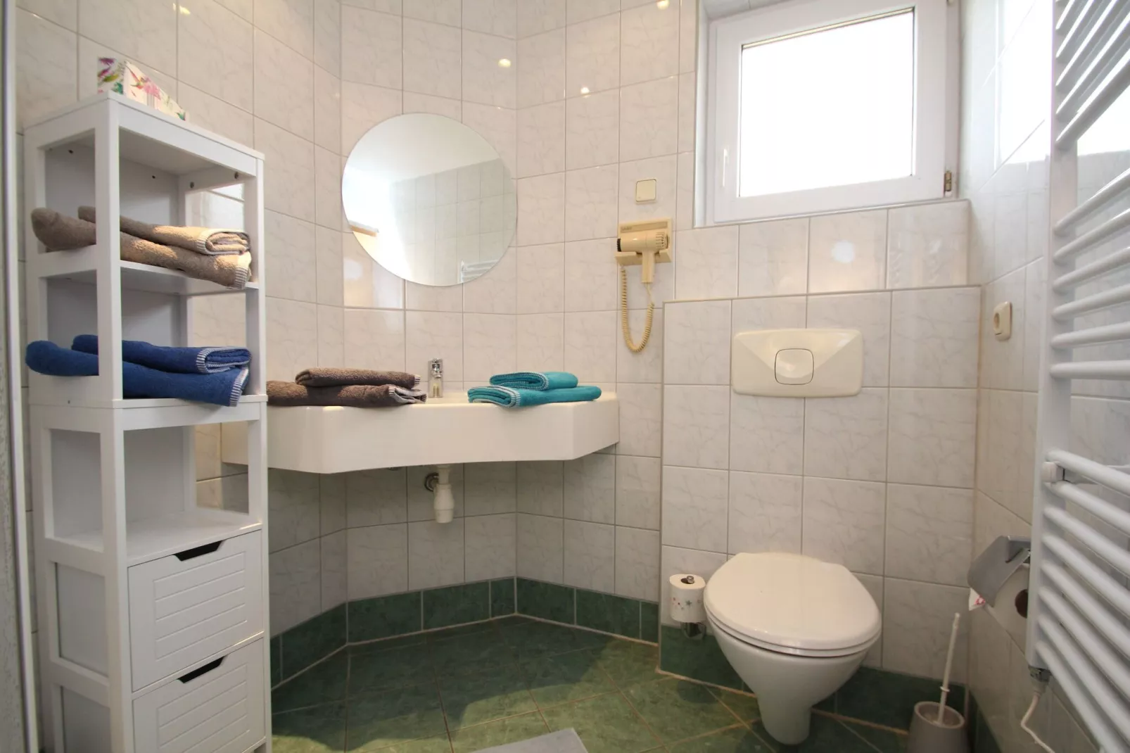 Reihenbungalow Nr 11 / Belegung 4 Personen-Badezimmer