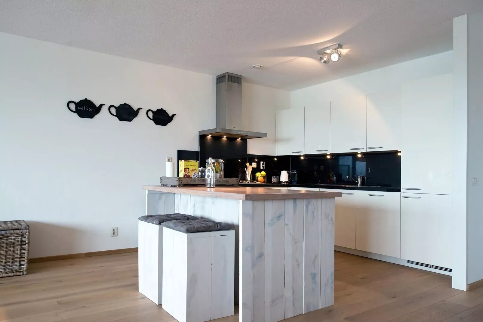 Scheveningen Harbour 22B-Kitchen