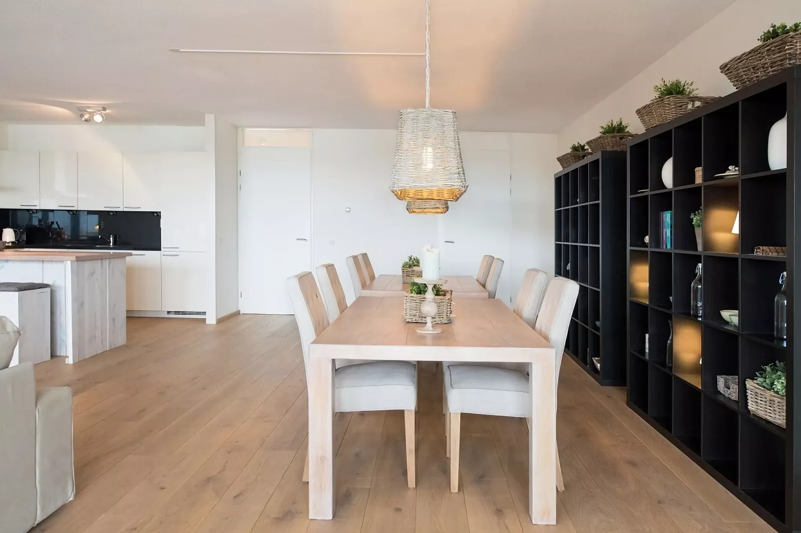 Scheveningen Harbour 22B-Dining room