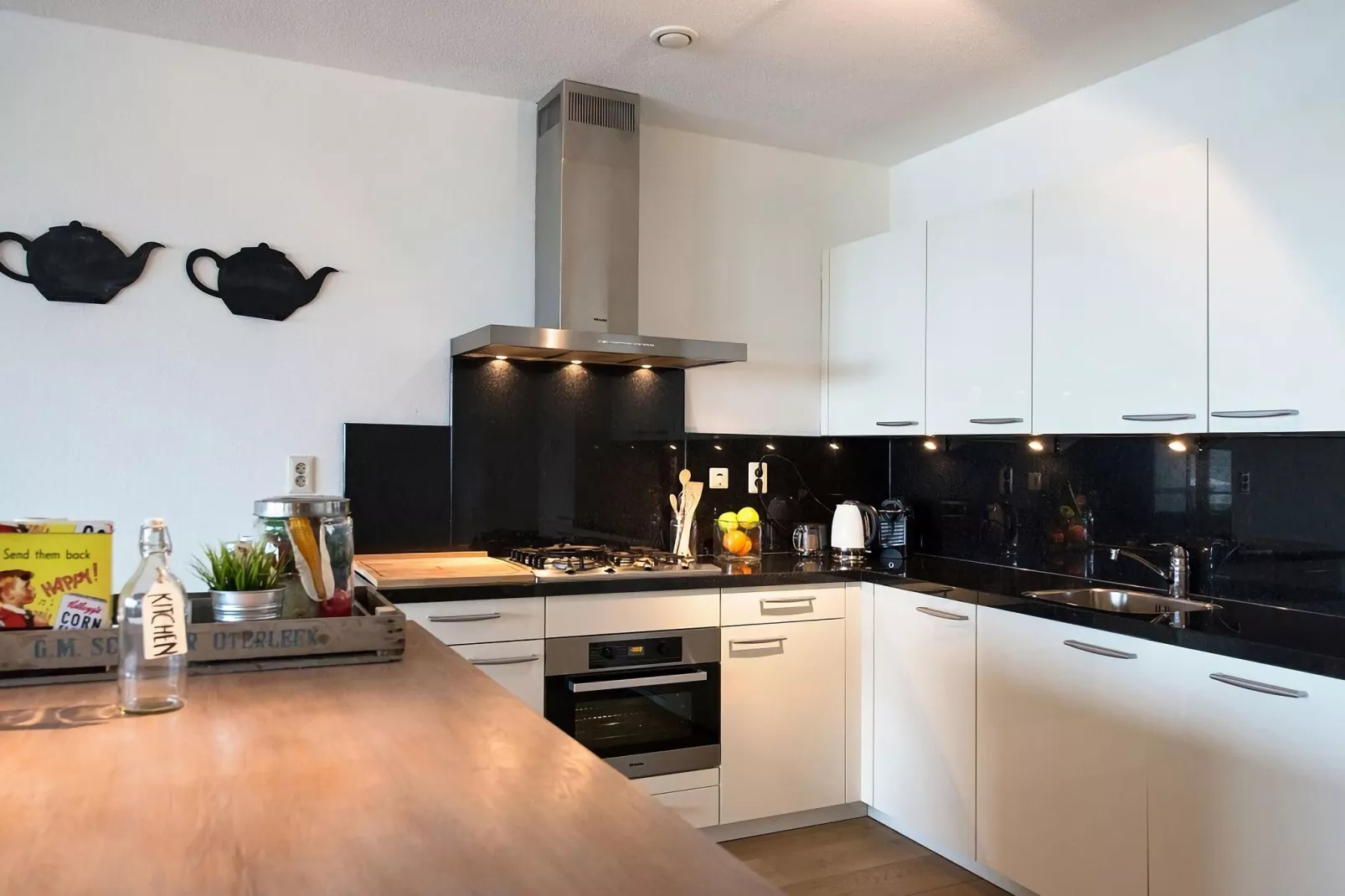 Scheveningen Harbour 22B-Kitchen
