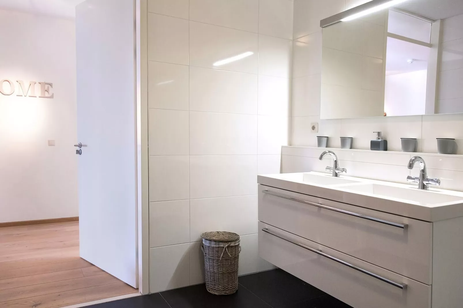Scheveningen Harbour 22B-Bathroom