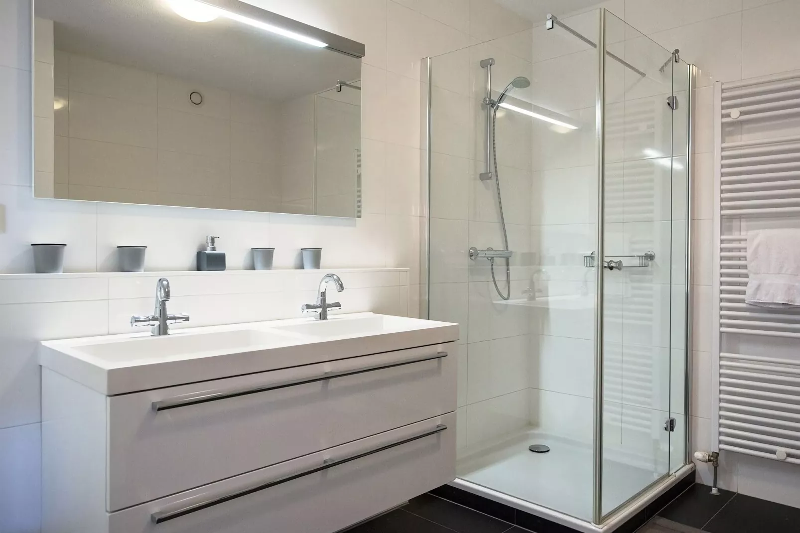 Scheveningen Harbour 22B-Bathroom