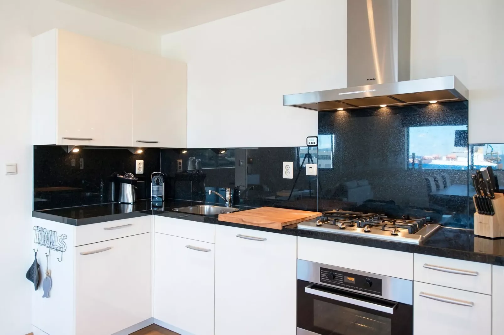 Scheveningen Harbour 36-Kitchen