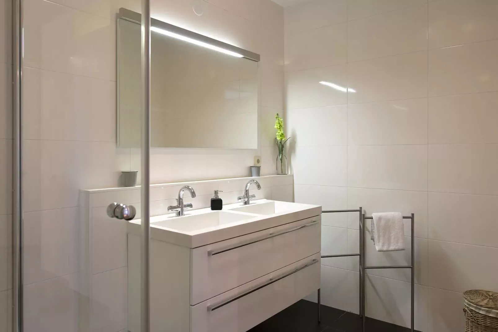 Scheveningen Harbour 36-Bathroom