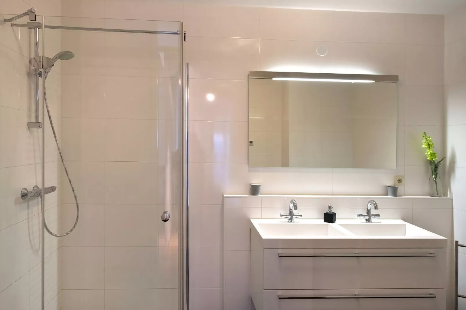 Scheveningen Harbour 36-Bathroom