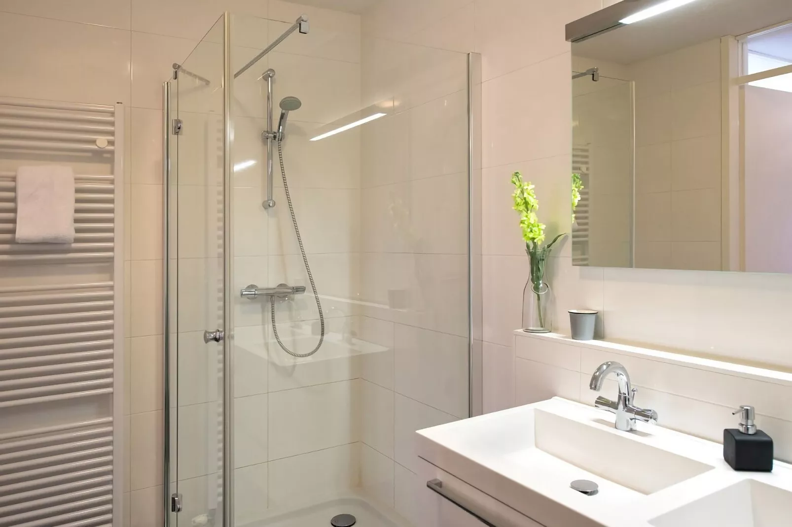 Scheveningen Harbour 36-Bathroom