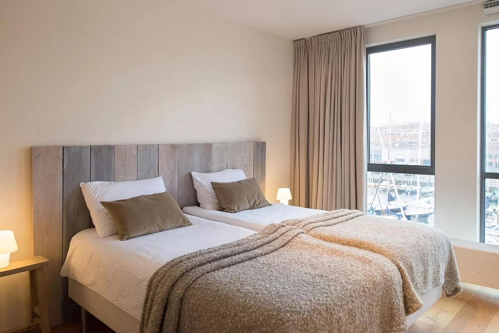 Scheveningen Harbour 38C-Bedroom