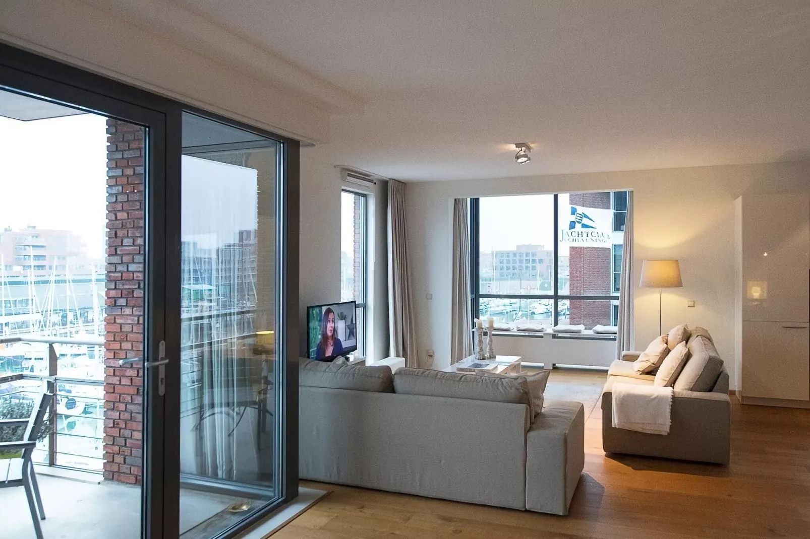 Scheveningen Harbour 38C-Living room