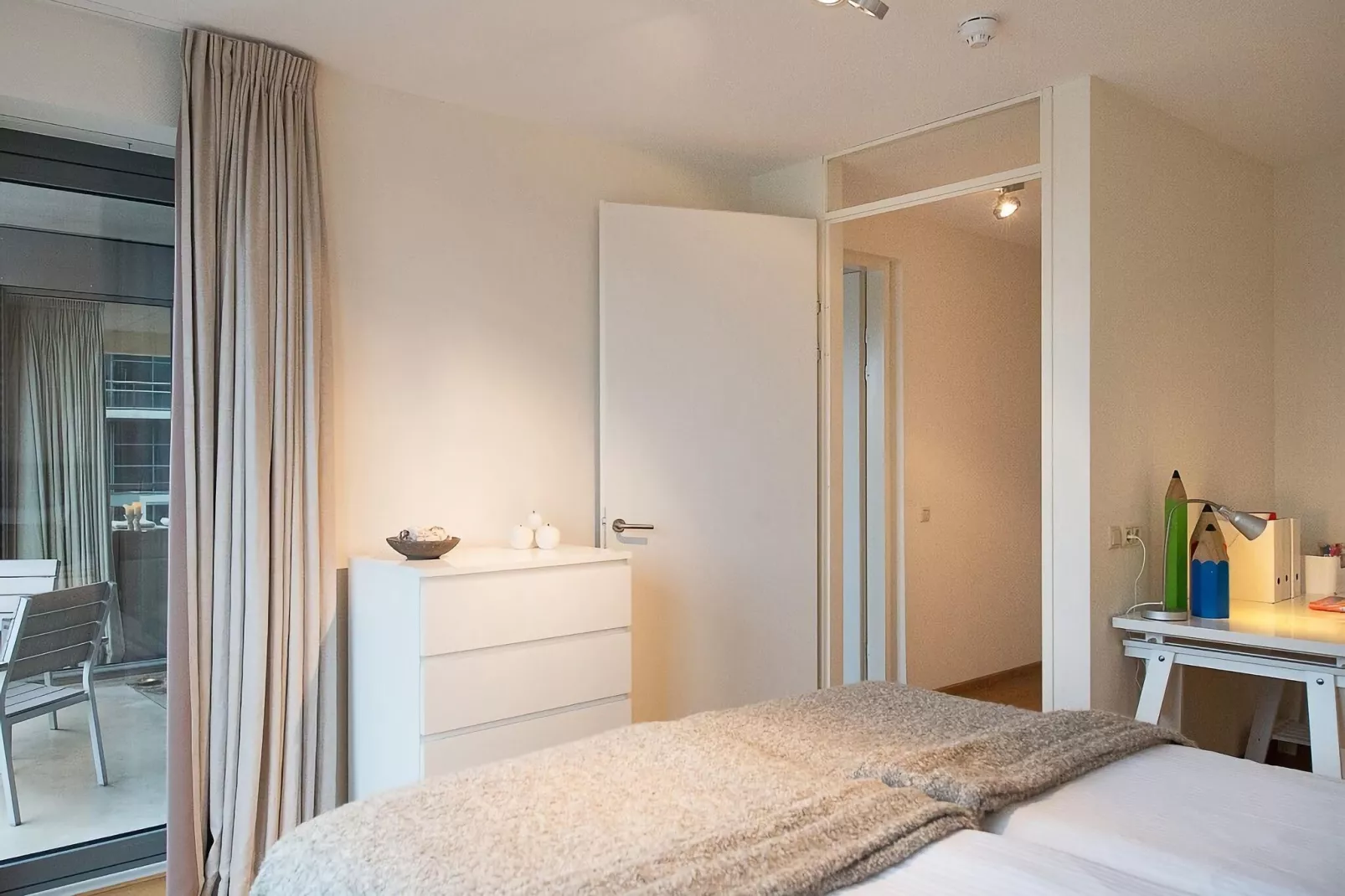 Scheveningen Harbour 38C-Bedroom