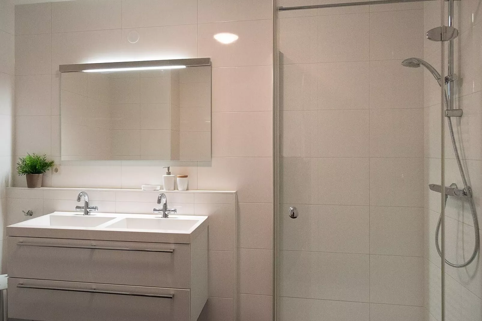 Scheveningen Harbour 38C-Bathroom