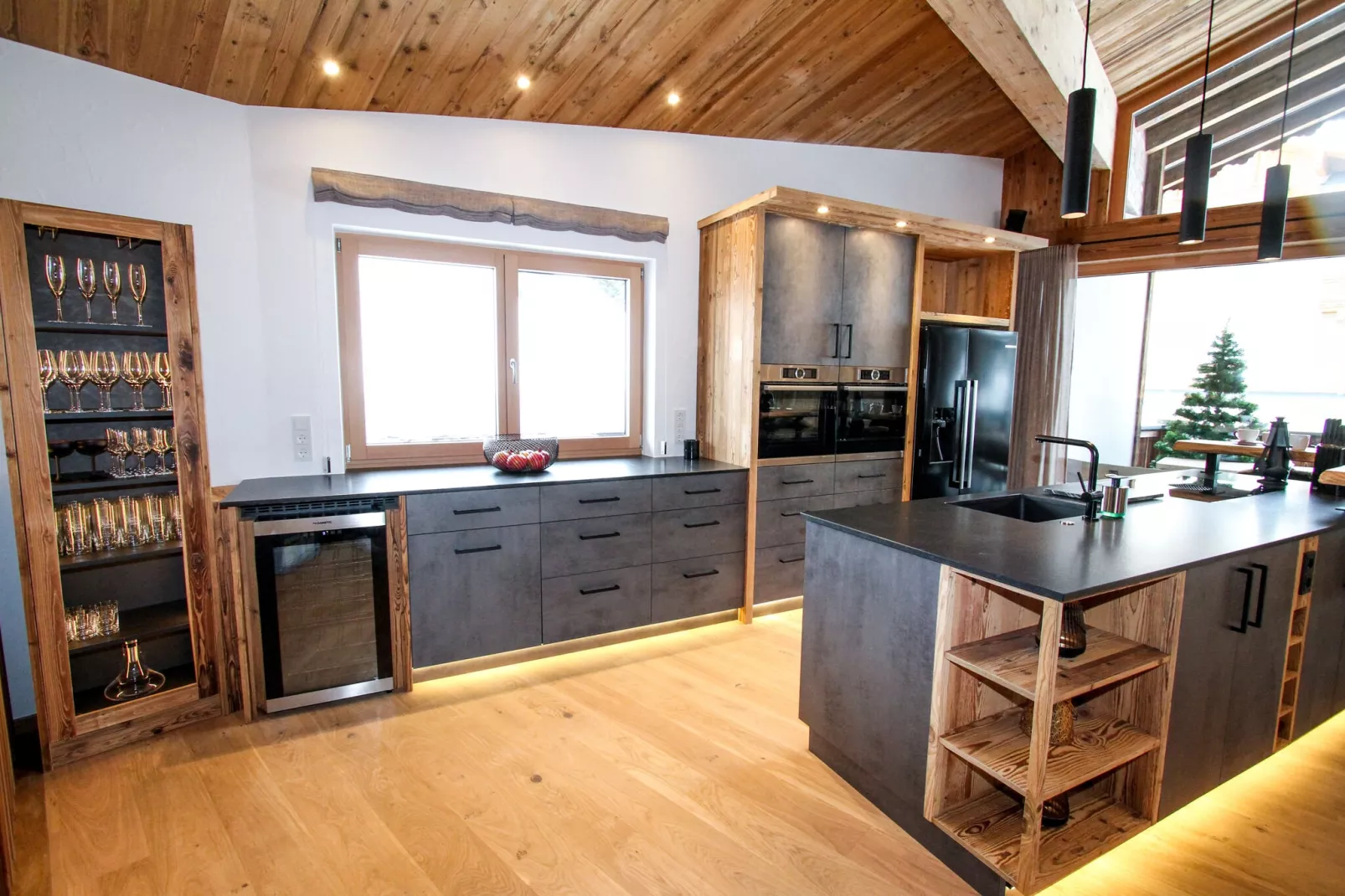 Pinzgauer Almhütte-Kitchen