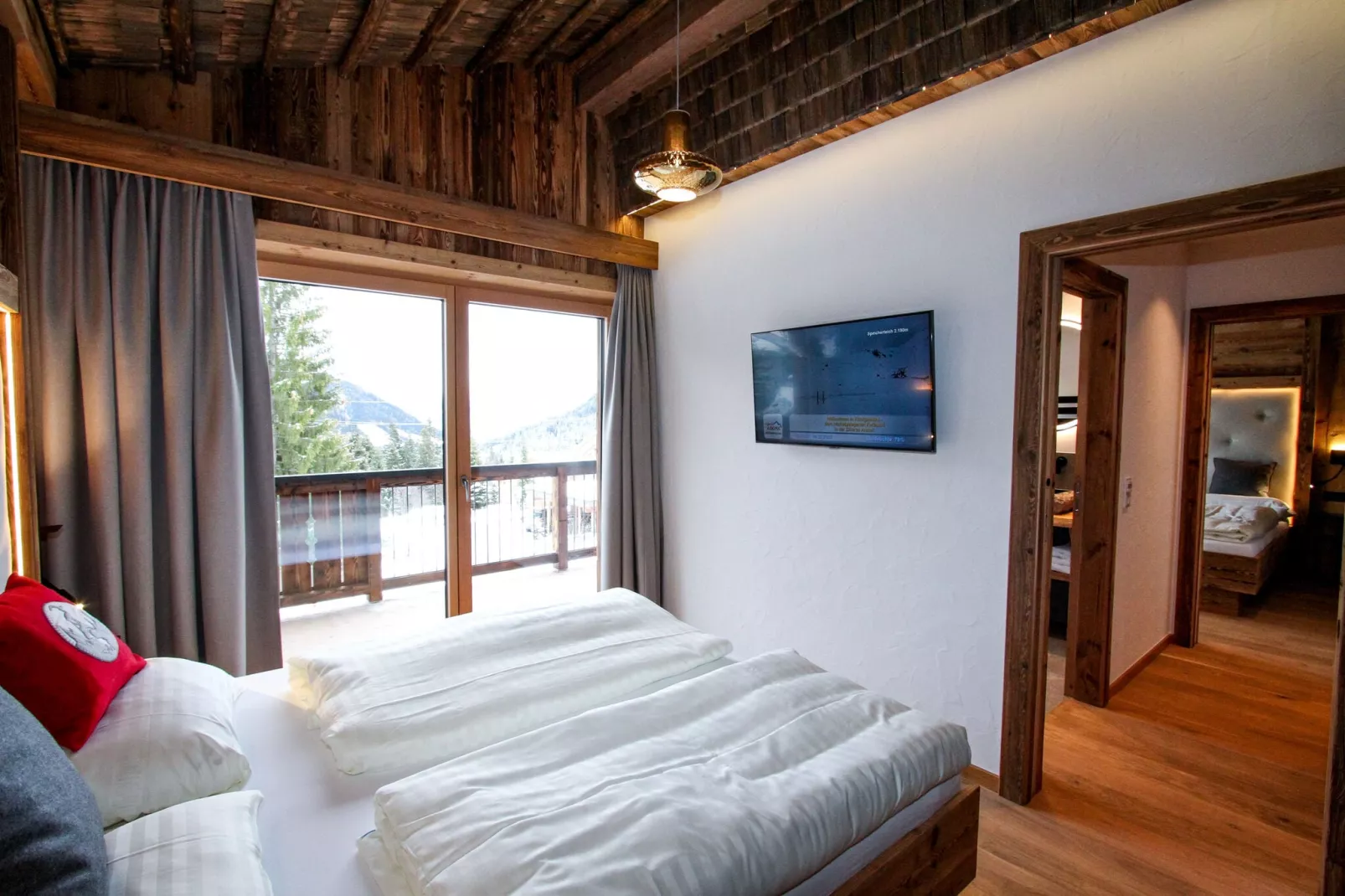 Pinzgauer Almhütte-Bedroom